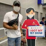Remy Ishak Instagram – Alhamdulillah. Hari ni baru dapat 1st dose.
Seronok dapat keluar & tengok ramai orang berkumpul untuk dapatkan vaksin. Lama sangat dah rasanya tak nampak kumpulan manusia yang besar macam ni, terubat rasa rindu mata untuk memandang 😊 #ɪᴍᴠᴀᴄᴄɪɴᴀᴛᴇᴅ Kuala Lumpur Convention Centre – KLCC