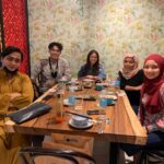 Remy Ishak Instagram – Buka puasa dengan keluarga baru, Alhamdulillah semakin membesar keluarga saya 😍🤲🏼.