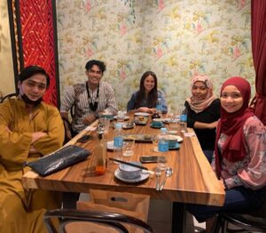 Remy Ishak Instagram - Buka puasa dengan keluarga baru, Alhamdulillah semakin membesar keluarga saya 😍🤲🏼.