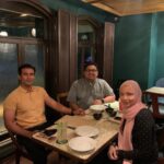 Remy Ishak Instagram - Dinner dgn lawyer & manager. Thai food with brown rice 😄. Sorry kay, abg cheat day hari ni 😂 Ekkamai