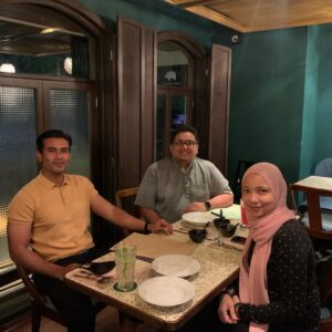 Remy Ishak Instagram - Dinner dgn lawyer & manager. Thai food with brown rice 😄. Sorry kay, abg cheat day hari ni 😂