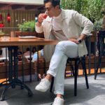 Remy Ishak Instagram – menunggu jodoh yang tak kunjung tiba. Ai minum dulu sayang.
@massimodutti