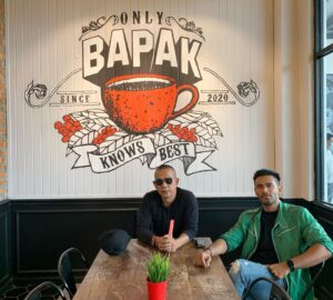 Remy Ishak Instagram - Jujur, orang kat sebelah ni inspirasi aku dari dulu. Rasa hormat aku pada dia menggunung tinggi. Aku jadi Remy Ishak sebab Rosyam Nor. 
Terima kasih Dato 🙏🏻