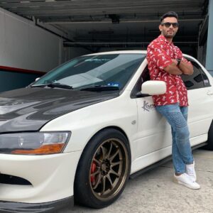 Remy Ishak Instagram - Tumpang bergaya dengan kereta orang😂
Cuba teka kereta apa?