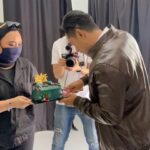 Remy Ishak Instagram - Kalau ikut kan date.. memang aku belum keluar lagi time ni, masih dalam perut. Tapi d’org ni celebrate awal, suka naw tengok ai jadi daddy eh? 11hb lambeerrrrttt lagi weyy 😂 . Alhamdulillah 🤲🏼 Terima kasih @fatinsiregartamimi belanja abang makan tadi dik... Terima ksih @azlin_abas @hafizhood @erna_elliyana @jay_fadaak @tymfatimah @chomel_81