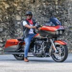 Remy Ishak Instagram – 🎼Kedamaian yang ku cari, Masih belum terbukti, Jauh lagi perjalanan ini… 🎼🎸.
.

Pergh.. lain macam nervous & excited bila dapat duduk sebelah & ride bersama dgn living legend Dato @awieofficial . Walaupun dah jumpa banyak kali, dah bekerjasama berkali2, nervous tetap ada. Terima kasih Dato sudi luangkan masa 🙏🏻 #rodapanas