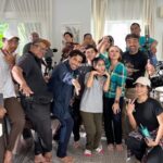 Remy Ishak Instagram – Duhh .. letih siot edit video ni, tapi disebabkan semalam dah wrap, Remy simpan satu kenangan utk project ni kat sini. 

Ini latest project Remy utk IQiyi bersama @infinitusfilmsmy bertajuk ‘RESTU’. 
Alhamdulillah semuanya berjalan lancar walaupun ada beberapa hari i tewas terjangkit demam di set! 
Thank you @gayapillai bagi chance i rest sekejap sebelum sambung kerah tenaga i hingga titik akhir 😂. anyway.. Thanks for the opportunity Gaya 🌹

Ini juga project paling latest Remy berganding dgn tuan director bro @heykalhanifah , last time kami berganding bersama dalam few telemovie , that was 10 years ago kot. lama tak jumpa kan bro. Gila lah.. cepat betul masa berlalu. 

Apa2 pun i respect dgn  crew technical team ‘RESTU’ ni, d’org berhempas pulas dari pagi sampai ke tengah malam, kadang2 sampai juga ke pukul 3am, lepas tu sambung kerja semula pukul 11am. haihhh… 😓 salute u guys. 
Thank you Lokman (DOP), Abot ( Puller), Abg Megat (lighting), Ain (conty), Zaza / Amir / Azmel ( Art department ), Bai / Pidot ( sound deparment), Tasha / Mak Tona ( Make up), Erie / Kak Ain ( wardrobe ) , Felix (clapper), Cik Dan / Othman/ Ayit (gaffer / grip) Korang mmg power! 
We’ve made it guys!! 

To all my fellow actors @puterirafasya1 @elizadsharifuddin @elizabethtan @emeldarosemila @adlinamanramlie @yusuf_bahrin @junjidelfino @ahirineahirudin @wannaali_  @ezzatyabdullah i can’t  thank you enough for the amount of energy & enthusiasm that you guys shared during Restu’s shooting.

It’s a wrap! 

To all my followers, jangan lupa untuk menonton ‘RESTU’ bila sampai waktu tayangan di @iqiyimalaysia nanti 😉

#restuiqiyioriginal #restu