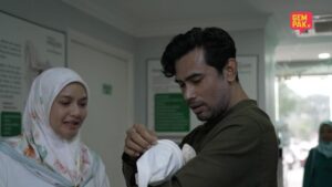 Remy Ishak Instagram - Awhh 🥰. Baby Tuah dah nak sunat dah. Ayah dengan Bonda ok ke tu? Mesti nervous kan. 

Nantikan video penuh Oh Baby Remy! jam 12 Tengah Hari ini di semua platform Gempak.

#OhBabyRemy
#AstroGempak
#RemyIshak
#EzzaYusof
#RemyEzza