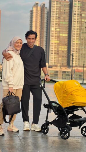 Remy Ishak Instagram - Hari tu ada cuti dari shooting filem Munajat Kekasih di Kelantan. Remy ambil peluang balik KL bawa Tuah & Ezza keluar ke shopping mall, cari barang2 untuk Tuah. 

Sebenarnya Remy agak risau juga nak bawa Tuah keluar, takut dia tak selesa, yelah.. baru nak masuk 2 bulan kan.tapi takkan nak tinggalkan dia kat rumah, x sampai hati. 

Tak sangka bila masukkan dia dalam stroller @bugaboosea_  dari @happikiddo_  ni dia tak menangis langsung. Hahaha. Chill je dia kat dalam tu. Guys, mmg baby akan senyap je ke bila baring  dalam stroller? or stroller ni yang buat dia selesa & senyap? 😅
Remy pun baru 1st time tolak stroller baby ni, mmg smooth  je rasa haha! 😄

#TuahAlam
#bee6stroller 
#bugaboosea
#happikiddo_