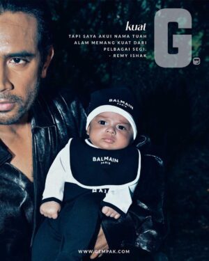 Remy Ishak Instagram - Menutup 2023, melewati usia 40 tahun, lebih sedekad bergelumang dengan sepak terajang dunia seni, REMY ISHAK kini menemukan kehidupan yang diingini.

Seorang wanita sebagai isteri dan mahligai perkahwinan dilengkapi cahaya mata lelaki.

Remy Ishak berbagi kisah dengan G The Untold Story tentang sang penyambung generasi, Tuah Alam yang disifatkan sebagai the lucky charm.

Layari www.gempak.com.

Wajah Hadapan: @remyishak @ezzarl @tuah.alam 
Teks: Maliah Surip
Foto: @ttfga 
Reka Letak: @sutramaya 
Konsep: @thisisyeoy

Penata Gaya: @abushaefhamza @naqiuddinnaser #styledbybu
Jumper Tuah: @juniorlookbookcom 

Solekan Remy: @ayuwahyu79
Solekan Ezza: @najeebazami

Head of Content Studio: @syazwanzakariah 
Head of Gempak: @jiha.dalhar 

#GTheUntoldStory #Gempak #AstroGempak #RemyIshak #OhBabyRemy #RemyEzza