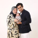 Remy Ishak Instagram – Family photoshoot. Masa ni @tuah.alam baru 2 weeks ahh.. cepatnya masa berlalu. Semoga Tuah membesar dgn sihat & menjadi anak soleh utk ayah & bonda.

photo by @newborn.heartshotfocus 

#tuahalam