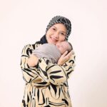 Remy Ishak Instagram - Family photoshoot. Masa ni @tuah.alam baru 2 weeks ahh.. cepatnya masa berlalu. Semoga Tuah membesar dgn sihat & menjadi anak soleh utk ayah & bonda. photo by @newborn.heartshotfocus #tuahalam