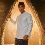 Remy Ishak Instagram – “Kalau cantik katakan cantik, jangan di nista dan membiarkan hati gundah gulana..”

buat kerja kat kilang arang pakai baju melayu teluk belanga. Segak jugak 😎 

@bulanbintanghq
