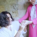 Remy Ishak Instagram – Detik-detik akhir kejadian semalam. Sebelum kesakitan mendatang, rambut ku diragut 😖