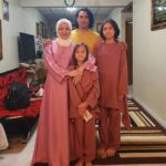 Remy Ishak Instagram – Siapa Ingat? Satu masa dulu aku pernah  jadi ‘Cikgu Daud’ jaga 2 ketul ni, Dania & Damia 
Raya tahun ni dapat jumpa d’org, sebak hati cikgu dapat jumpa depa. Besar dah kakak & Adik 🤣