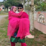 Remy Ishak Instagram – Geng, sorry kalau x dapat reply WhatsApp & jawab call korang semua. Hari ni aku & wife sakan berjalan rumah sedara mara, raya beb..

Pada semua yg ucap selamat & mintak maaf walaupun pakai E-Raya card, yg main forward2 kat all contact tu, aku ucapkan selamat kembali pada korang semua. 
Aku tetap maafkan korang semua, Kita 0-0 ok. New chapter guys! Salam Aidilfitri, Minal aidil walfaizin 🙏

#teamrayamelaka #teamfuchsiapink Masjid Tanah, Melaka