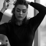 Reyhaneh Parsa Instagram - ✨چون پاک شد از رنگ خودی سینهٔ تو خودبین گردی ز یار دیرینهٔ تو بی‌آینه روی خویش نتوان دیدن در یاد نگر که اوست آئینه تو “از مجموعه عکس هایی که شبیه به «خودم» هستند” @ayda.zarrin 🤍 @makeupnme__ 🤍