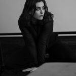 Reyhaneh Parsa Instagram - 🌊 جمله بی‌قراریت از طلب قرار توست طالب بی‌قرار شو تا که قرار آیدت 📸 @ayda.zarrin 💄 @makeupnme__