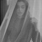 Reyhaneh Parsa Instagram - 🌊 جمله بی‌قراریت از طلب قرار توست طالب بی‌قرار شو تا که قرار آیدت 📸 @ayda.zarrin 💄 @makeupnme__