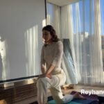 Reyhaneh Parsa Instagram - بعد از یک هفته سلام☀️👋🏼🌱 بازگشت شکوهمندانه ی خودمو به روتین تبریک می گم ☺️ «با من ورزش کن» به قسمت سوم رسید می تونید باهاش تمرین کنید لینک کانال رو در بیو گذاشتم؛ subscribe فراموش نشه 👽 یادمون هم باشه، باور هر آدم همه چیزشه… مراقب باور هاتون باشید… باور خیلی مهمه… خیلیییییی🤖 Music by @gokhanyegin 🎶