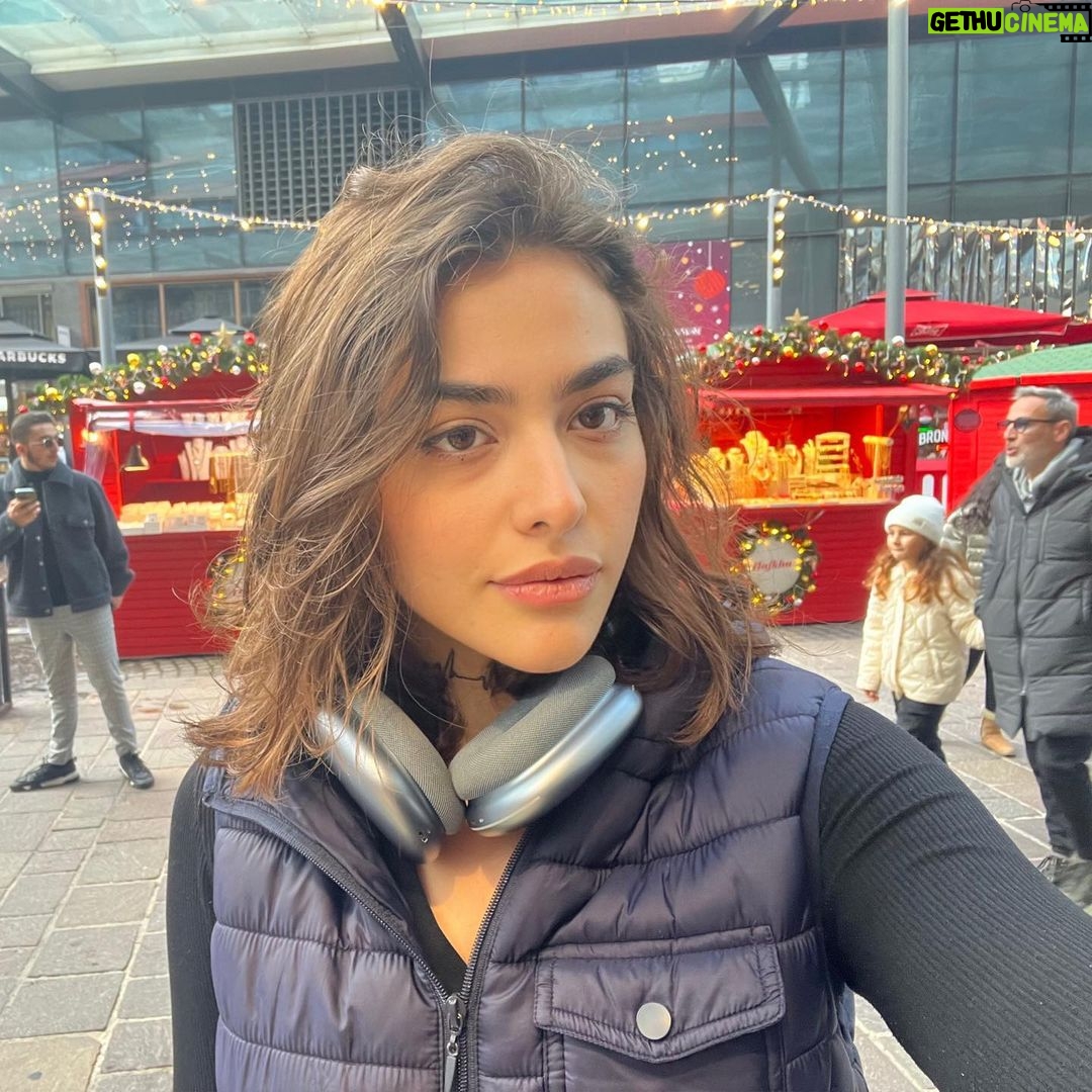 Reyhaneh Parsa Instagram - Ending of 2023 🎒✨