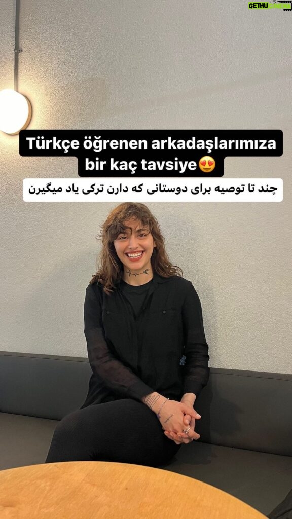 Reyhaneh Parsa Instagram - تجربه ی ریحانه از یادگیری زبان ترکی و چند تا توصیه ی کوچیک اما مهم برای زبان آموزا 🥰 @turkibafarnoosh #آموزش_زبان_ترکی_استانبولی #زبان_تركي_استانبولي #اصطلاحات_ترکی #آموزش_ترکی_استانبولی