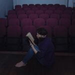 Reyhaneh Parsa Instagram - . “حتی اگر تنها یک زن از میان ما بماند که بر قبر شما برقصد؛ ما پیروز شده ایم” سلام مدت طولانی بود که راجع به ایران و وقایع یک سال و اندی پیش ساکت بودم چرا که خود مشغول ترمیم زخم ها و جراحت هایی بودم که از سنت ،فرهنگ, سیستم آموزشی و حاکمیت بر پیکر و روانم از کودکی نقش بسته بود . حال که به لطف دووری هرچه بیشتر از فضای مسمومی که در آن آلوده شده بودم، مشغول بازگردانی سلامت و آرامش نسبی خویش هستم؛ لازم می دانم همچون پارسال، تا جایی که در توانم هست ،باشم و بنویسم!!! و به عهد خویش در مواجهه با فراموشی های احتمالی پایبند بمانم در دوران جنبش و اعتراضات این جمله «ما هرگز به عقب باز نمی گردیم»به وفور تکرار می شد اما خاصیت زمان در طبیعت، فراموشی است! به هیچ کس نمی شود من الباب زندگی کردن خرده گرفت، چرا که زندگی و حق حیات از اساسی ترین خواسته های ما بوده و هست و خواهد بود اصلا ما به زعم هستی خواهی، رو به روی مرگ و نیستی قیام کرده ایم! جهاد ادامه دارد و تا پیروزی ما همچنان ایستاده ایم! باز می نویسم: حتی اگر تنها یک زن از میان ما بماند که بر قبر شما برقصد؛ ما پیروز شده ایم هزاران، خبرنگار،هنرمند و فعالان اجتماعی که خارج و یا داخل مرز ها هزینه های گزاف و حکم های سنگین بابت حق طلبی پرداخت کرده اند و می کنند… چه بسیار جوانانی که با دستان خالی به میدان آمدند و رو به روی سیاهان و زره پوشان سینه سپر کردند و حق طبیعی خویش را طلب کردند و کشته شدند… چه عزیزانی که چشم های شان را گرو ی این راه گذاشتند؛ چه بی گناهانی که اعدام شدند… و چه انتظاری که بسیار از آنها که سکوت نکردند، در گوشه ی بند های انفرادی و عمومی می کشند… چند صد خانواده که یک سال و اندی است همه ی شب ها از جای خالی عزیزان کشته شده یا در بند شان برایشان یلداست و بی انتها… هرگز فراموش نمی شوند و راهشان ادامه دارد!!! و اما آنها که ماندند… ما ها که مانده ایم؛ این سمت مرز یا داخل ما چه کنیم؟! در این دوران دریافتم که هر فرد در ابتدا مسئول مراقبت و حفظ سلامت جسمانی و روانی خویش است که مهم ترین اقدام در جهت آزادی خواهی چه بسا که همین باشد! زیرا که یک روح آزاده در یک تن سلامت، خود نوید فردایی بهتر را می دهد و آنچه برای آزادی فردی و جمعی نیاز است را عملی خواهد کرد مراقب خودتان ، خودمان و اطرافیان مان باشیم! زن، زندگی، آزادی زمستان 1402 ریحانه پارسا