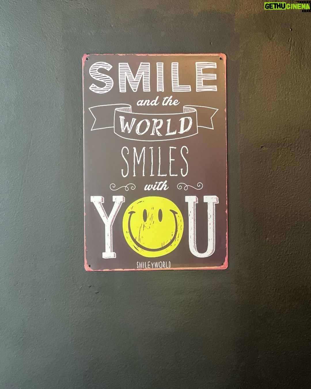 Reyhaneh Parsa Instagram - 🙂 smile,and the world smiles with you!