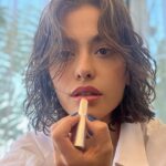 Reyhaneh Parsa Instagram - , تصویرم هر روز نزدیک تر میشه به خودم؛!😊💄🚉