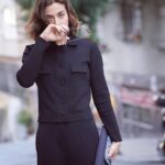 Reyhaneh Parsa Instagram - Bu şehre girdiğimde özgürlüğü arıyordum! Sokaklarda her dolaştığımda kendime burası neresi diye soruyorum. Hayatımın tarihinin neresindeyim? Üç yıldır İstanbul'da yaşıyorum ve yavaş yavaş Türkçe konuşmaya başlıyorum. Bu şehir benim için ödülünü hazırlıyor Ben de hazırım!🙌🏻 August 2023 Istanbul, Turkey