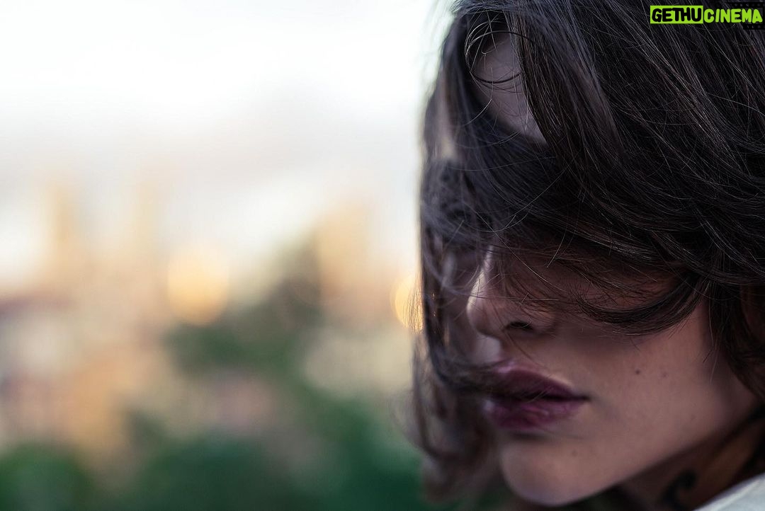 Reyhaneh Parsa Instagram - آنچه هستيم بسيار بيشتر موجب سعادتمان ميشود تا آنچه داريم. درباره حكمت زندگى/فصل١/شوپنهاور