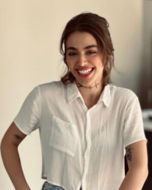 Reyhaneh Parsa Instagram - 🪞
Ben düşünüyorum. 
o’zaman ben varım