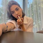 Reyhaneh Parsa Instagram - , تصویرم هر روز نزدیک تر میشه به خودم؛!😊💄🚉