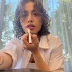 Reyhaneh Parsa Instagram - , تصویرم هر روز نزدیک تر میشه به خودم؛!😊💄🚉