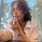 Reyhaneh Parsa Instagram - , تصویرم هر روز نزدیک تر میشه به خودم؛!😊💄🚉
