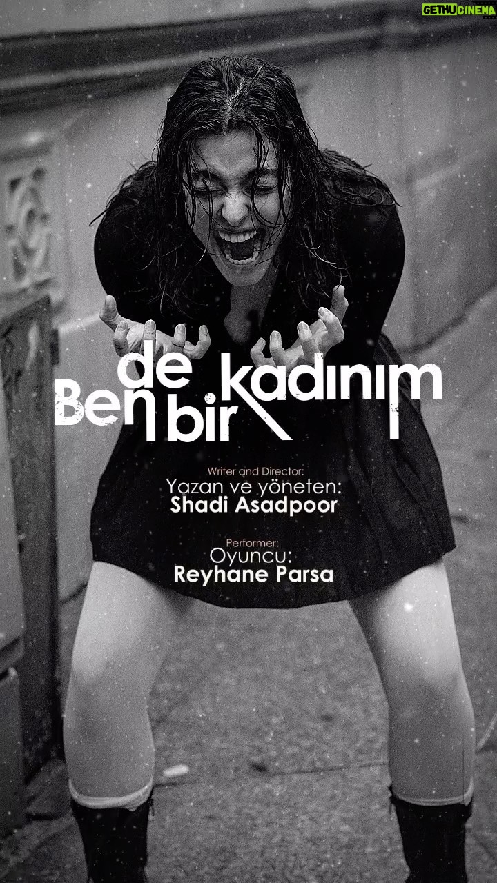 Reyhaneh Parsa Instagram - ▪️ پرفورمنس ”من هم يك زنم” نويسنده و كارگردان: شادى اسدپور @shadiasadpoor اجراگر: ريحانه پارسا @reyhaneparsaj . Video: @sinaafshar_ . 📸: @ayda.zarrin . زمان: ٣٠ مارچ ٢٠٢٤ ساعت ١٤:٠٠ اين پرفورمنس به دعوت (Kadın Eserleri Vakfı kütüphanesi) @kadineserleri . با موضوع زنان مهاجر در تاريخ ٣٠ مارچ در استانبول اولين اجراى خود را برگزار مى كند ▪️ 📍: @tutundeposu . #شادي_اسدپور #ريحانه_پارسا #reyhane_parsa #shadiasadpoor Depo