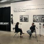 Reyhaneh Parsa Instagram - . پرفورمنس «من یک‌زن هستم» در نمایشگاه göç hafızası به رسم‌هر ساله ی سازمان فرهنگی ادبی kadın eserleri kütüphanesi با موضوع زنان مهاجر برگزار شد