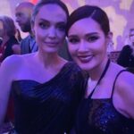 Rhatha Phongam Instagram - Well well here comes my one and only Maleficent @angelinajolie 😈 and we are strong women from #taurussian ♉️ #MaleficentMistressOfEvil พุธที่ 16 ตุลาคมนี้ในโรงภาพยนตร์ #MaleficentThailand #ขุ่นแม่ไม่ได้มาคนเดียว @disneythailand