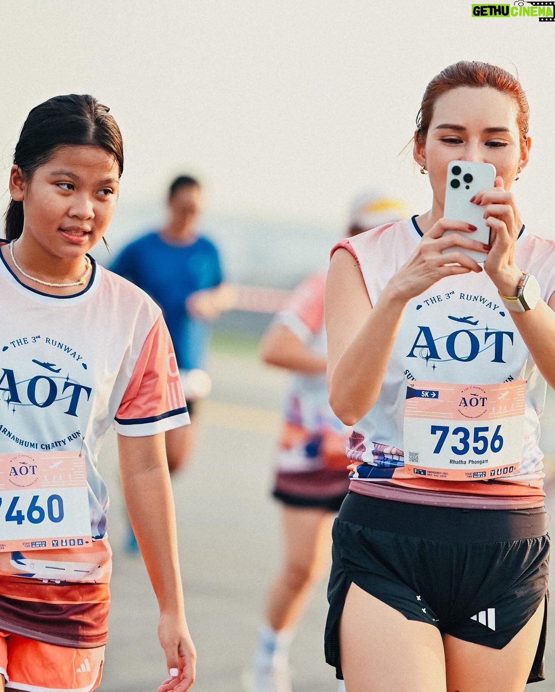 Rhatha Phongam Instagram - Another day of Sun 🫶🏻🩵