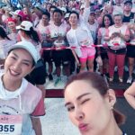 Rhatha Phongam Instagram - มันมีนะ คนที่ตื่นมาแล้วไม่นอนต่อ วันอาทิตย์... แต่นอนบ้างก็ได้ 🫶🏻😂 ดีใจที่ได้เจอทุกคนค่าาาาาา ❤️🫶🏻 #The3rdrunwaysuvarnabhumicharityrun #โครงการเดินวิ่งการกุศล #ทางวิ่งเส้นที่3ท่าอากาศยานสุวรรณภูมิ #ท่าอากาศยานสุวรรณภูมิ #รันเวย์ที่3 #งานวิ่ง #AOT