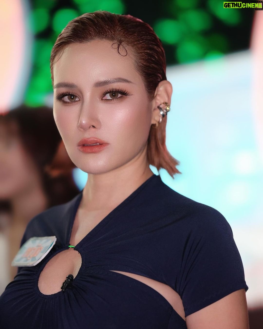Rhatha Phongam Instagram - 68 86..... เลย.... 💸