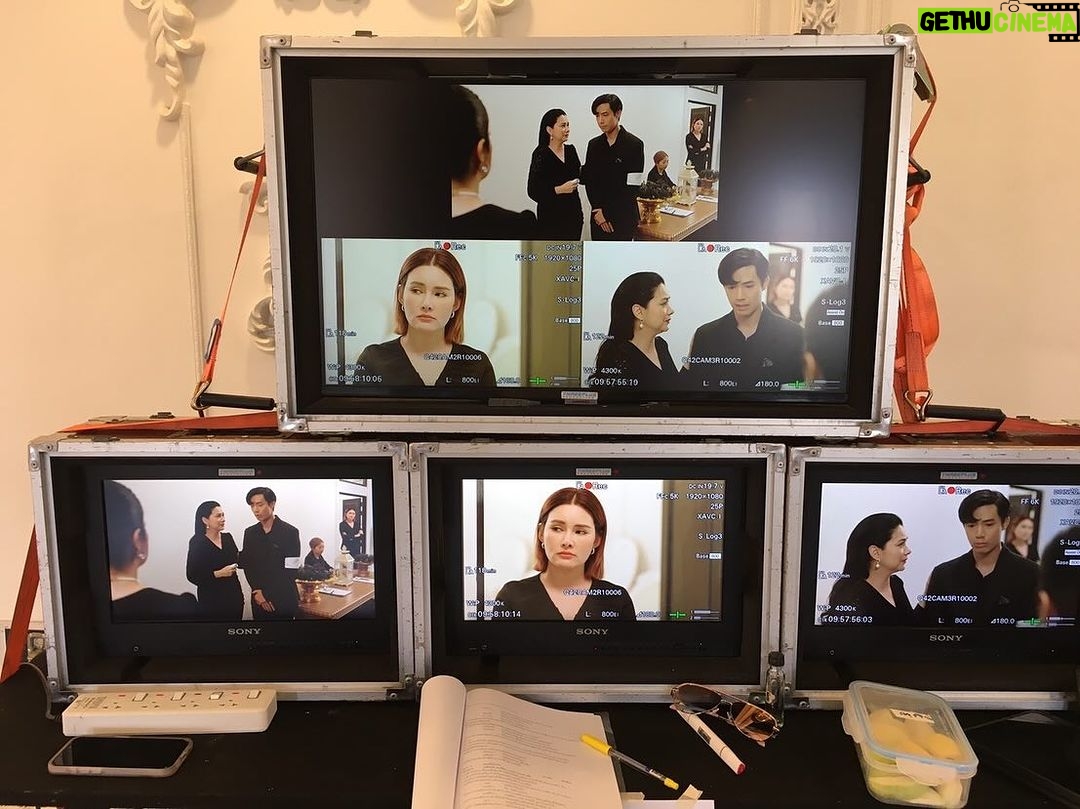 Rhatha Phongam Instagram - สายรักสายเลือด #สายรักสายเลือด #Warofsuccession #คนดีทั้งนั้น @ch3thailand #comingsoon ขอบคุณ @cholumpi_production ที่มาใช้สถานที่ถ่ายทำของพวกเรา สตูดิโอ บ้านคลอง 3 @bankhlongsam ใครสนใจติดต่อหญิงได้นะคะ ❤️🫶🏻 Ban Khlong Sam บ้านคลองสาม