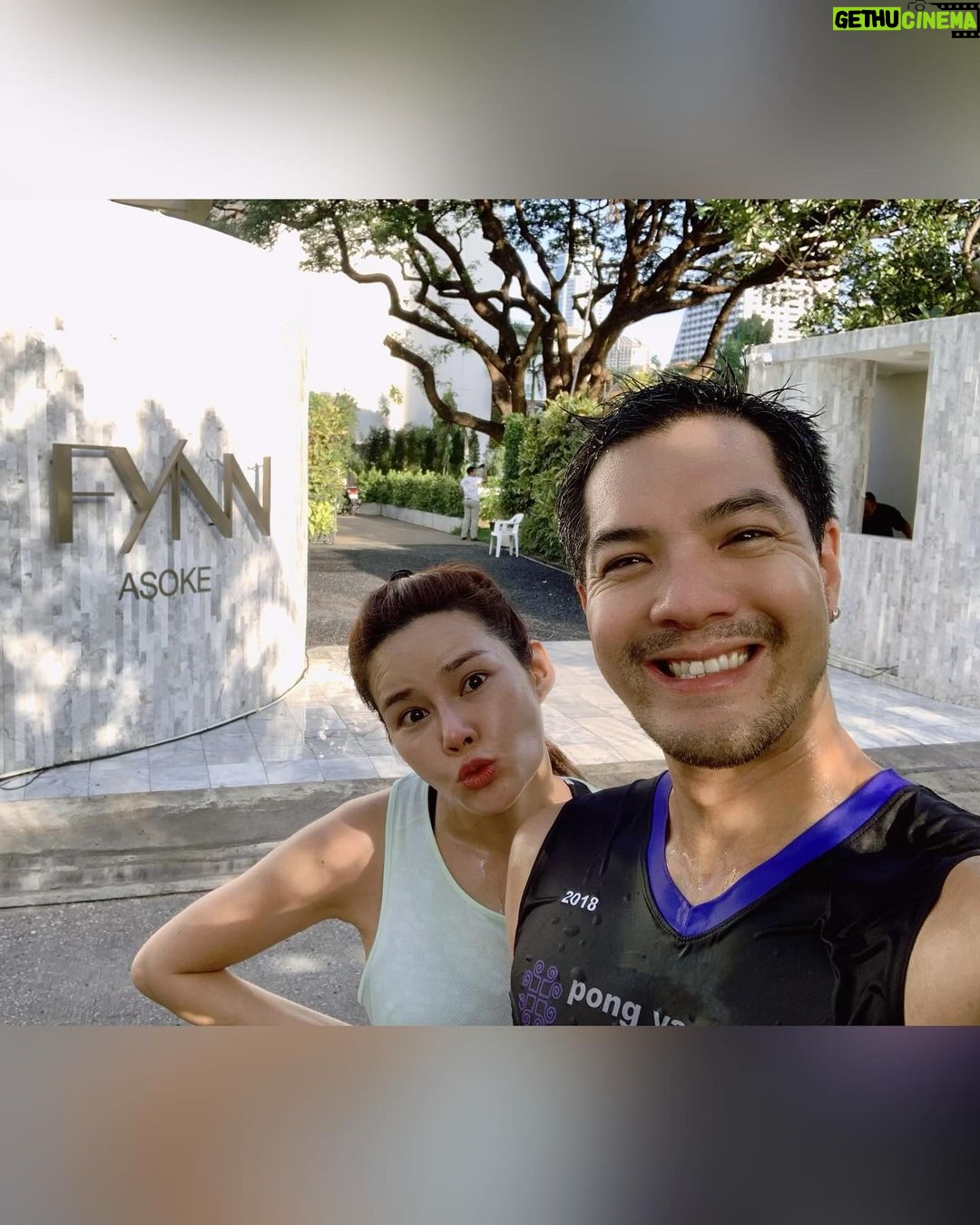 Rhatha Phongam Instagram - ใกล้ความจริงแล้ว😍 นับจากวันแรกที่เข้าไปดูโครงการเกือบ 5 ปีที่แล้ว เจอโควิดไป 3 ปี ตอนนี้ตกแต่งภายในเกือบเสร็จเรียบร้อยแล้ว รับสมัครพันธมิตรเฟอร์นิเจอร์และเครื่องใช้จำนวนมากครับ😂 #TheCoupleYT ต้องกลับมา