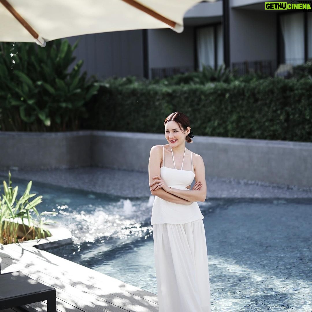 Rhatha Phongam Instagram - ใครคะเนี่ย 🤍 @varanahotelkrabi #VaranaHotelKrabi, #TheWellcationExperience, #LeisureWellness, #MinimalistLuxury cr @panyaphotography Varana Hotel Krabi