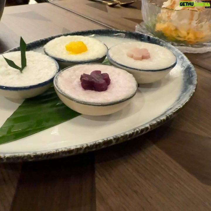 Rhatha Phongam Instagram - Found a new Hidden gems !!! @chomsindhbkk at @amaribangkok อาหารไทย รสชาติคนไทย อร่อยทุกจาน ผัดไทฝส่กะปิ คือสิ่งที่ฉันคิด สิ่งที่ฉันฝัน 🫶🏻❤️