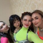 Rhatha Phongam Instagram - เขียวเหนี่ยวทรัพย์ได้มั้ย ... เหนี่ยวใจใครได้ป่าว ว้าววว 🐲🫶🏻 ยืมเพลงหน่อยคะ @debbie_bazoo 🫶🏻❤️