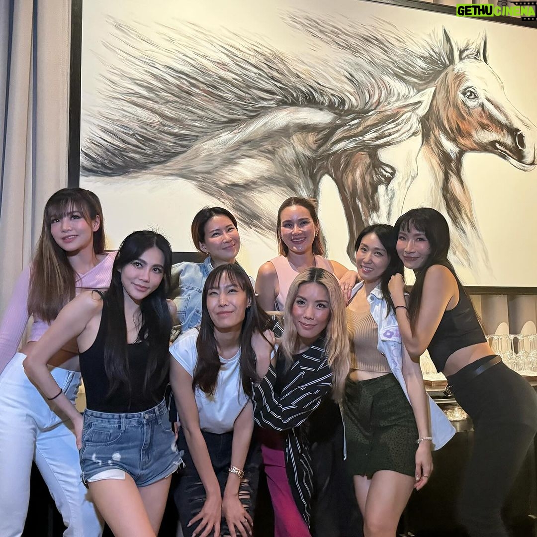 Rhatha Phongam Instagram - รวมตัวกินอีกแล้วค่า @kaveerestaurant #2002berry 🫶🏻🩷