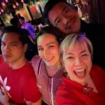 Rhatha Phongam Instagram - ศีลเสมอ แบบใด Hbd ย้อนหลังน้องชาย @golfyims ปีนี้ขอให้ปังๆ ซีรีย์ที่กำกับดังไป 8 ทิศ มีความสุขมากๆ และ หัดออกกำลังกายบ้าง 🎂🫶🏻 พวกที่เหลือ อยู่ด่ากันไปนานๆ รักนะพวก #น้ำตานักสู้ ❤️🫶🏻😂 กราบขอบคุณพี่จูนค่ะ @junesunshine โปรดิวเซอร์ ผจก เจ้าของร้านอาหาร ภรรยา แม่ พี่สาว และอื่นๆอีกมากมาย @peppinapizza 🫶🏻❤️ Peppina