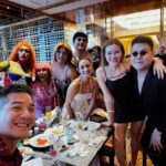 Rhatha Phongam Instagram - สงกรานต์วันแรก พี่แคทตีลังกา สาแกะกุ้งให้.... เหงื่อท่วมหลัง นี่ชวนทานข้าวจิงๆใช่ป่าว @houseofhealsbkk @renaissancebangkokhotel