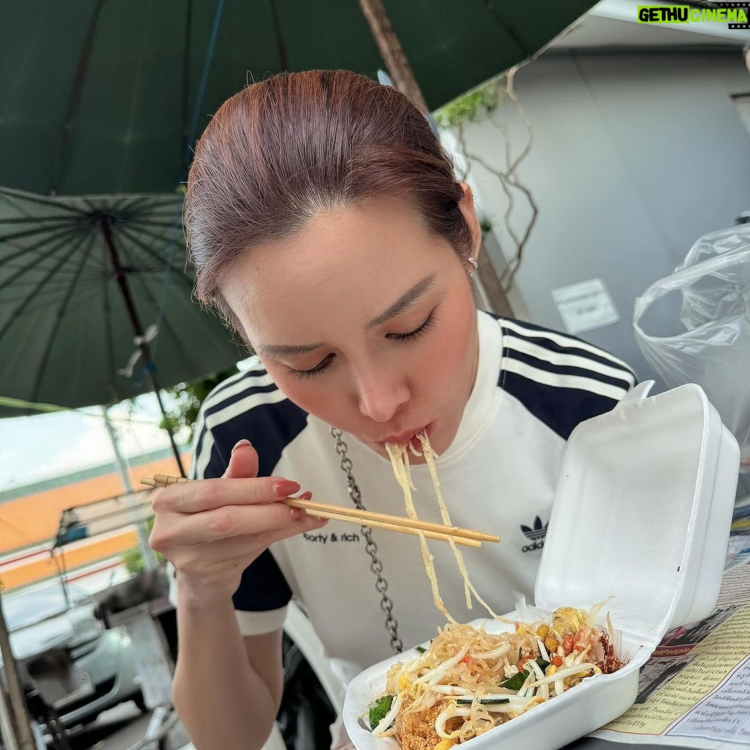 Rhatha Phongam Instagram - ด้วยแรงอธิษฐาน 2 วัดกัลยาณมิตร Watkalayanamitr